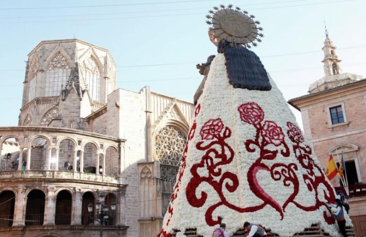 plaza de la virgen ofrenda de fallas